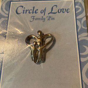 PARENT WITH 2 CHILDREN PIN OR NECKLACE NEW GIFT